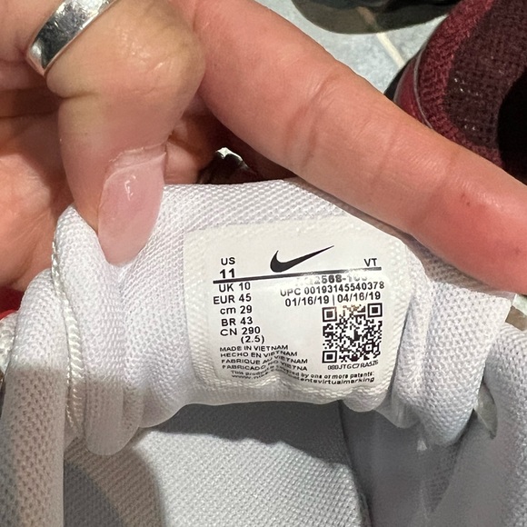 Red and white shoes size 11 nike max - Picture 3 of 3